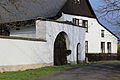 Čeština: Brána u objektu číslo popisné 4 v Tajné, části Stránky. This is a photo of a cultural monument of the Czech Republic, number: 18369/2-3817. Památkový katalog  · MIS  · hledat obrázky  · hledat seznamy  · Wikidata This file was created as a part of the photographic program of Wikimedia Czech Republic. Project: Fotíme Česko The program supports Wikimedia Commons photographers in the Czech Republic.   This photograph was taken with a Canon EOS 600D