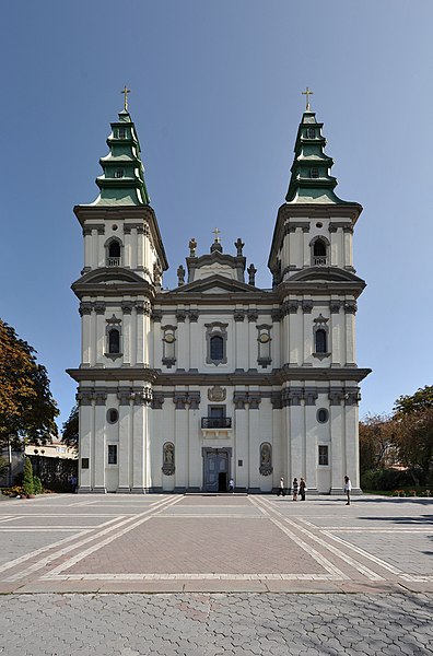 File:Ternopil' Kostel Dominikaniv.jpg
