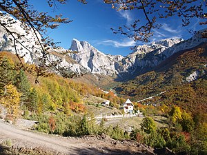 Albania: Toponimia, Historia, Gobierno y política