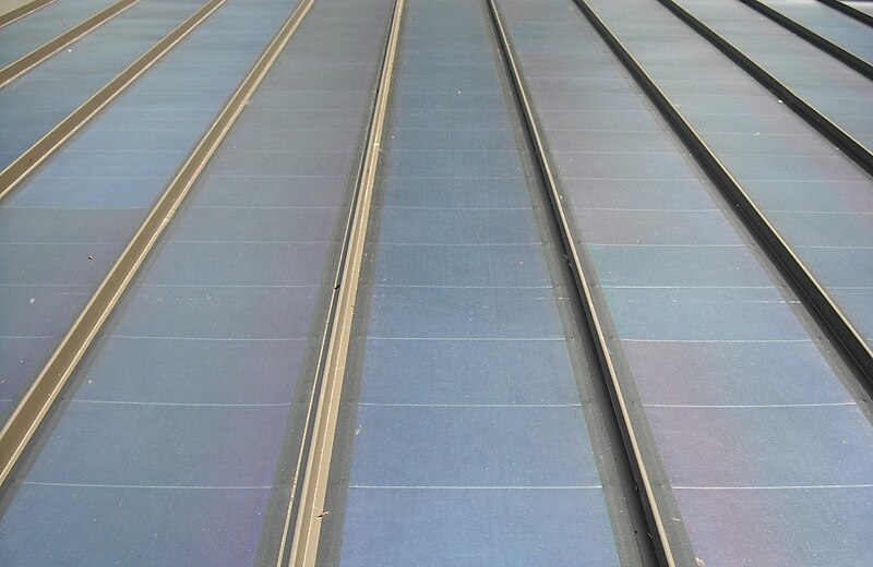 File:Thin film solar on standing seam metal roof.jpg