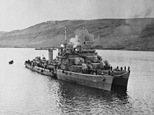 Kearny at Reykjavik alongside Monssen, after she had been torpedoed. Note the hole in her starboard side. Torpedoed USS Kearny (DD-432) alongside USS Monssen (DD-436) at Iceland, 19 October 1941 (80-G-28788).jpg