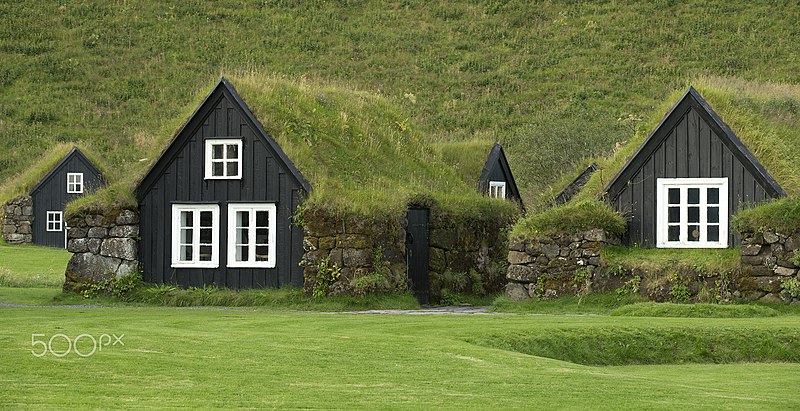 File:Traditional Iclandic Houses With Grassy Roofs (129068409).jpeg