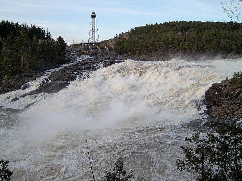 File:Trou du diable Shawinigan.JPG