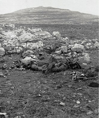 Dead Ottoman soldiers at Tel el Ful in 1917 Turkish dead at Tell el Ful in 1917 LofC ppmsca-13291.00048v.jpg