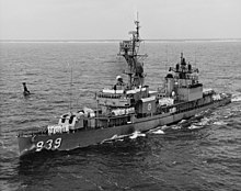 USS Power (DD-839) underway off the coast of Florida on 21 June 1966.jpg