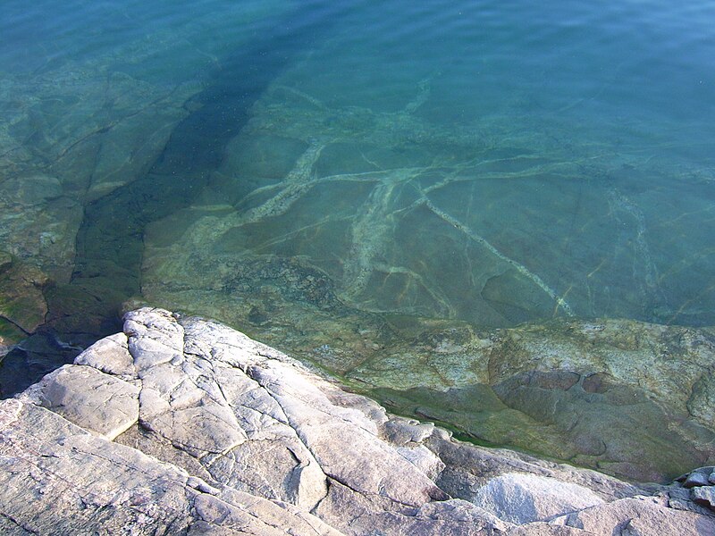 File:Underwater veins, Agawa Rock.JPG