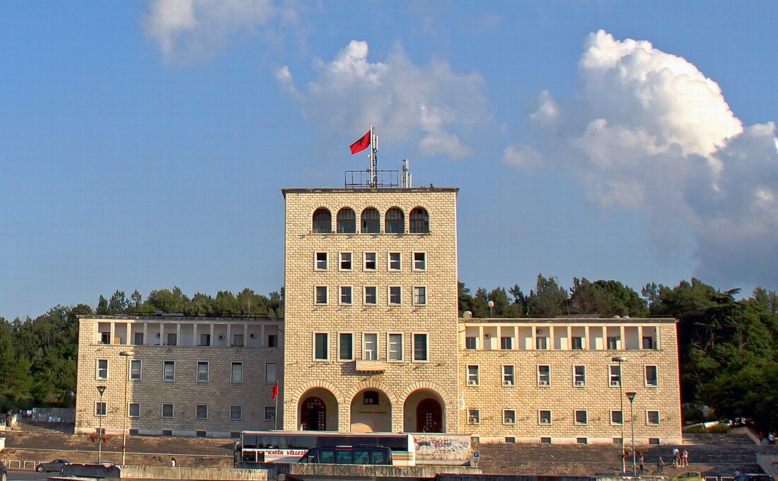 地拉那大学