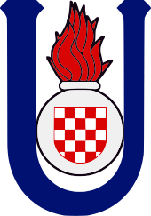 Un blason formé d'une bombe et d'un U stylisés, aux couleurs de la Croatie.
