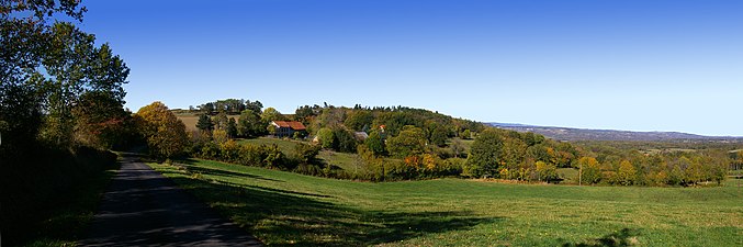 Panorama sur le village des Vaudelins depuis la route de Lachamp (2005).