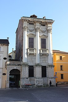 Vicenza Palazzo Porto in Piazza Castello.jpg