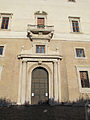 Villa medici, ext, facciata 04 portale.JPG