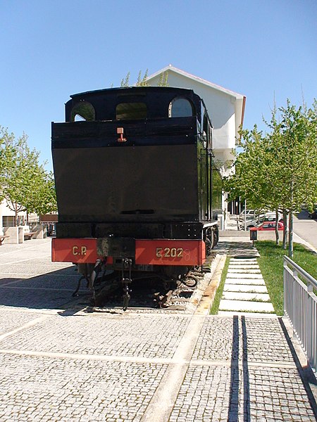 File:Vouzela Locomotiva (frente).jpg