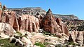 Vue sur la vallée rose en Cappadoce.jpg