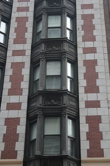 Detail of the bay windows W 44 St Sep 2021 06.jpg