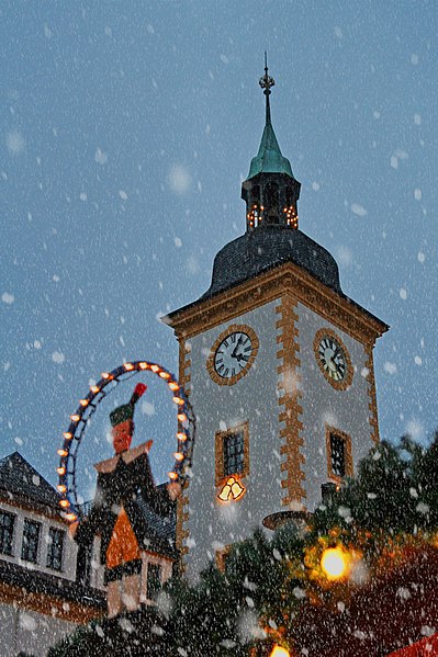 File:Weihnachtsmarktfreiberg1.jpg