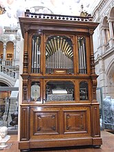 Welte Cottage Orchestrion Style 3, Kelvingrove museum, Glasgow.jpg