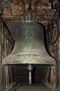 Cloche de l'église Saint-Charles-Borromée de Vienne. (définition réelle 3 243 × 4 865)