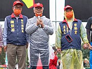 Wu Jung-yuan talking on the stage, Chen Shin-yuan and Luo Mei-wen standing 20211212b.jpg