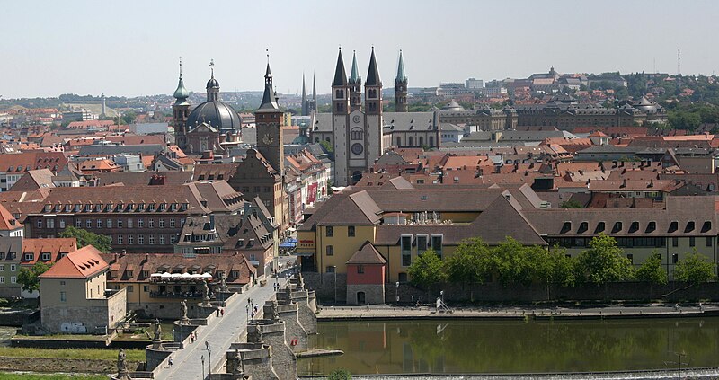 File:Wuerzburg-von Festung-28-Alte Bruecke-Neumuenster-Altes Rathaus-Kiliansdom-2007-gje.jpg