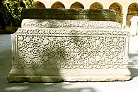 Надгробный сундук в заповеднике Ичери-шехер в Баку (Азербайджан)