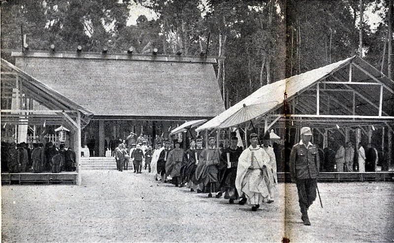 File:昭南神社-陸海将星の参拝.jpg