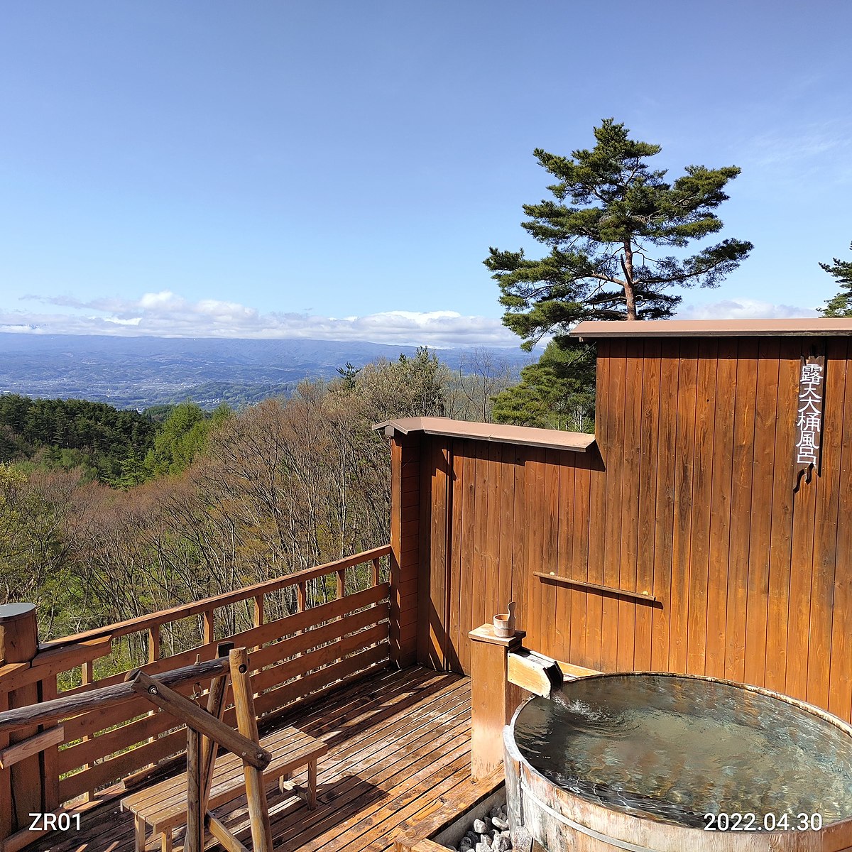 File:Onsen towel on head (4407856022).jpg - Wikimedia Commons