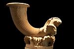 Fontaine en forme de corne à boire (rhytón) signée par Pontios, musée du Capitole.