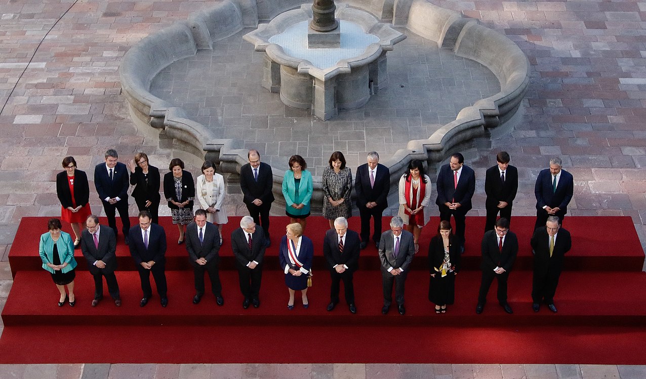 11 Marzo 2018, Pdta. Bachelet y Ministros participan de foto oficial previo al cambio de mando. (39852884975).jpg