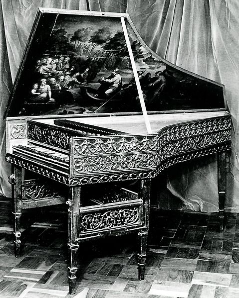 File:16th Century Harpsichord, an early favourite of Wanda Landowska.jpg