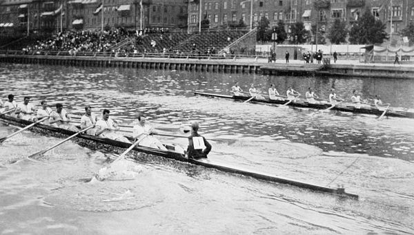 Leander Club (on the left) beating the Sydney Rowing Club