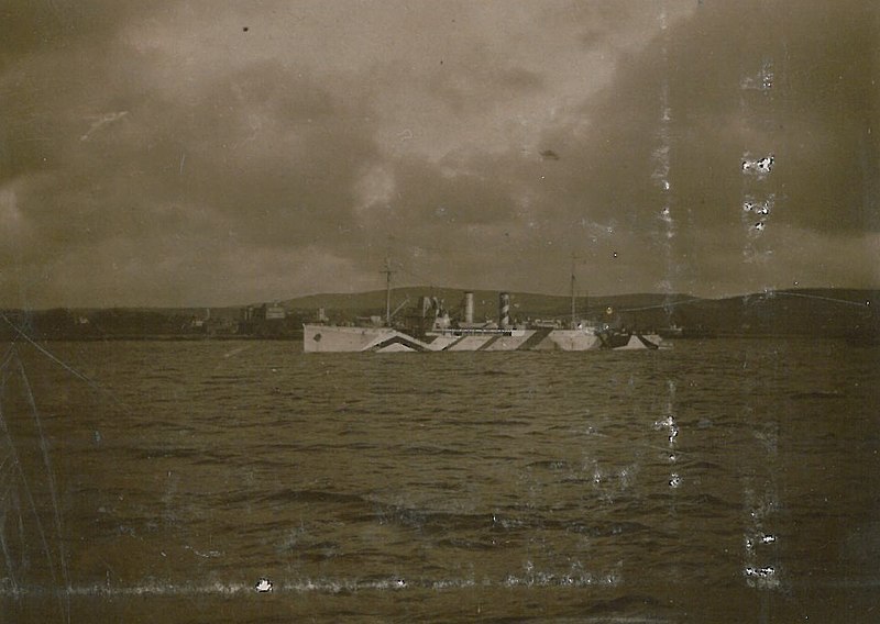 File:1917 HMS Gladiolus (cropped).jpg