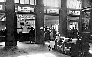 Flughafen Berlin-Tempelhof: Lage und Verkehrsanbindung, Geschichte, Vögel auf dem Flughafen