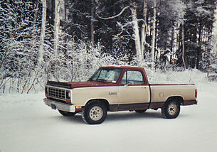 1983 D150 ja SLANT6.jpg