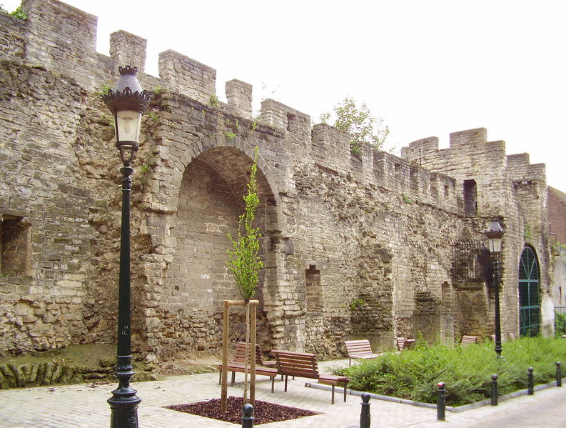 File:1er enceinte rue de Villers Bxl.JPG