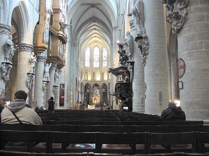 File:2004 Brussel Kathedraal interieur.jpg