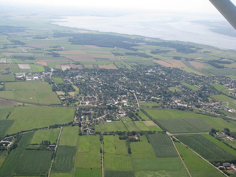 File:2008-07-26 Hattstedt (Schrägluftbild) (IMG 0858).JPG