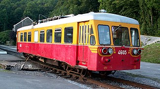 L'autorail 4605 assure le service en 2009.