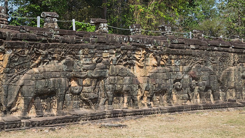 File:2016 Angkor, Angkor Thom, Taras Słoni (21).jpg