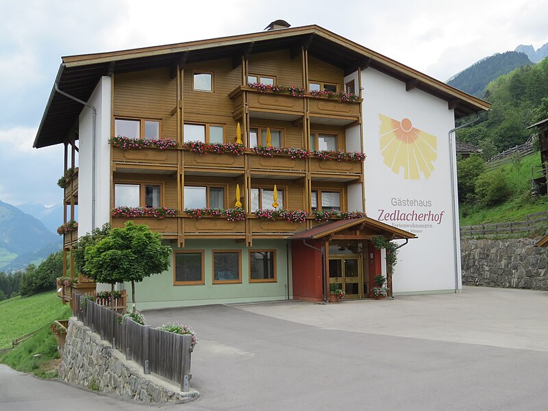 File:2017-07-15 (168) Gästehof Zedlacherhhof in Zedlach, Matrei in Osttirol, Austria.jpg