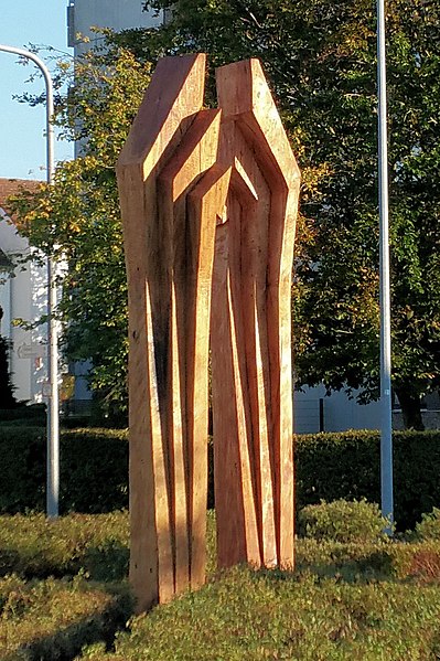 File:2021 Holzskulptur Egelsbach.jpg