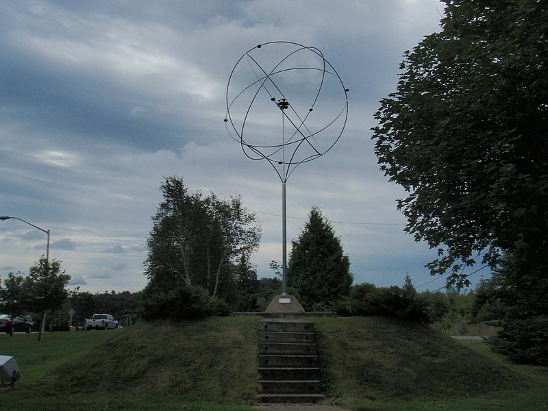 File:22 Atom Monument, Elliot Lake.jpg