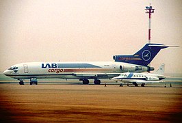321as - LAB Cargo Boeing 727, CP-2428@VVI,24.09.2004 - Flickr - Aero Icarus.jpg
