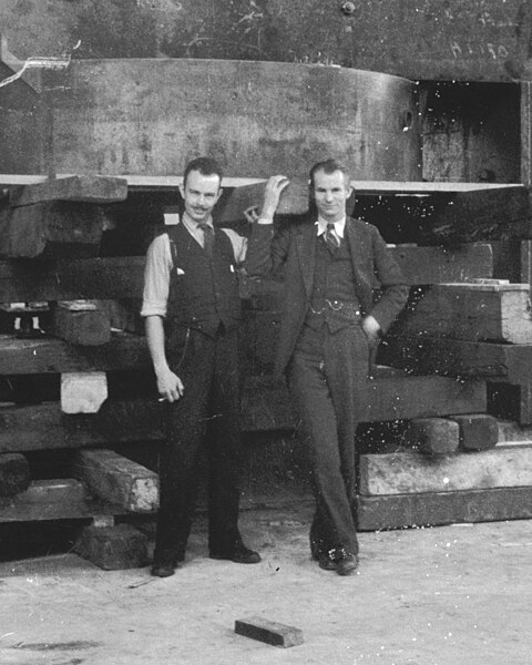 File:60-inch cyclotron with Franz N.D. Kurie and Edwin McMillan.jpg