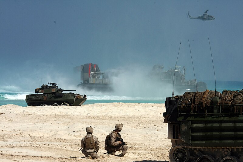 File:A landing craft, air-cushioned (LCAC) from Assault Craft Unit (ACU) 4 assaults the beach during an amphibious assault demonstration conducted as part of Bright Star 2009.jpg