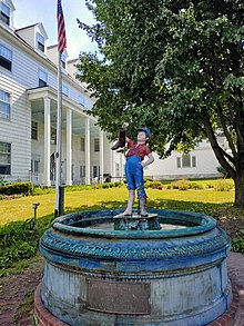 A fountain statue of a young boy with a leaky boot in Wallingford, Vermont. A statue of a young boy with a leaky boot.jpg