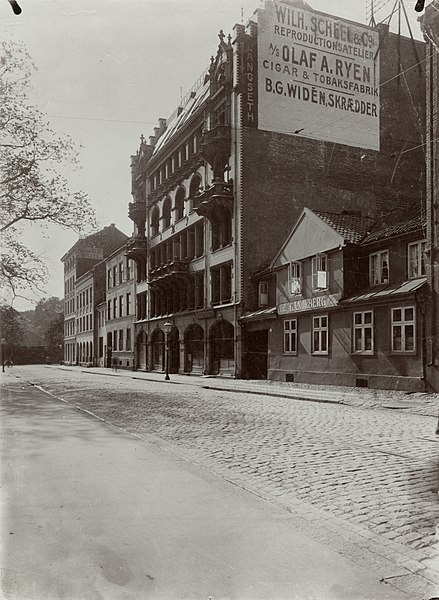 File:Akersgata 11, Oslo - Riksantikvaren-T001 04 0930.jpg