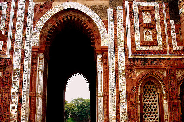 Close up of the inscriptions on entrance arch, Alai Darwaza built by Alauddin Khalji