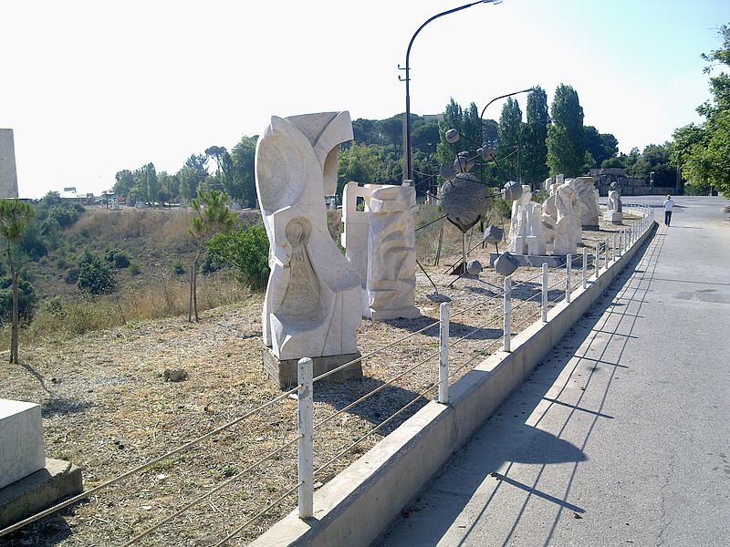 File:Aley Sculptures.jpg