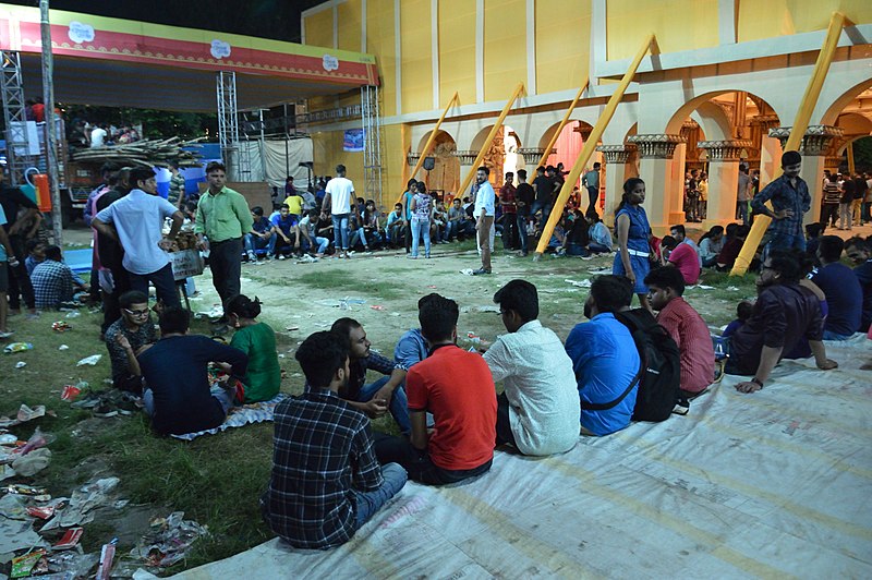 File:All-night Adda - Durga Puja Festival - Ballygunge Durga Puja Samiti - Maddox Square - Kolkata 2017-09-26 3976.JPG