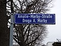 Миниатюра для Файл:Amalie-Marby-Straße Street sign.jpg